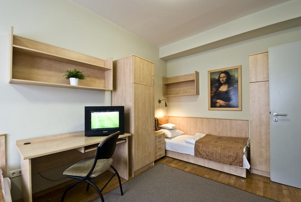 Hotel Kerpely Dunaujvaros Room photo