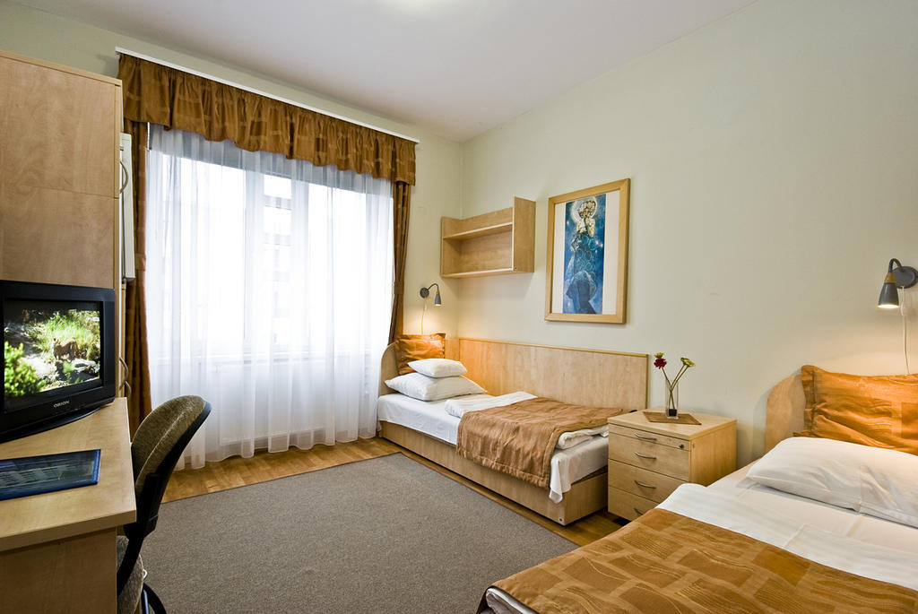 Hotel Kerpely Dunaujvaros Exterior photo